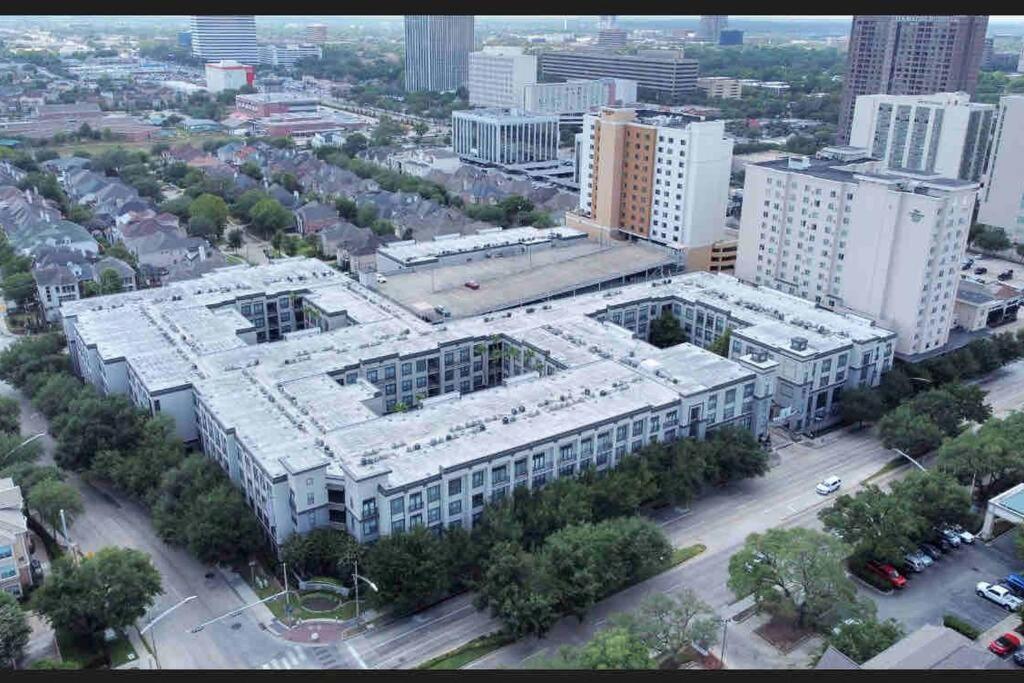 Luxury 1Bedroom/Pool View/ Galleria W/Study Desk Houston Exterior foto
